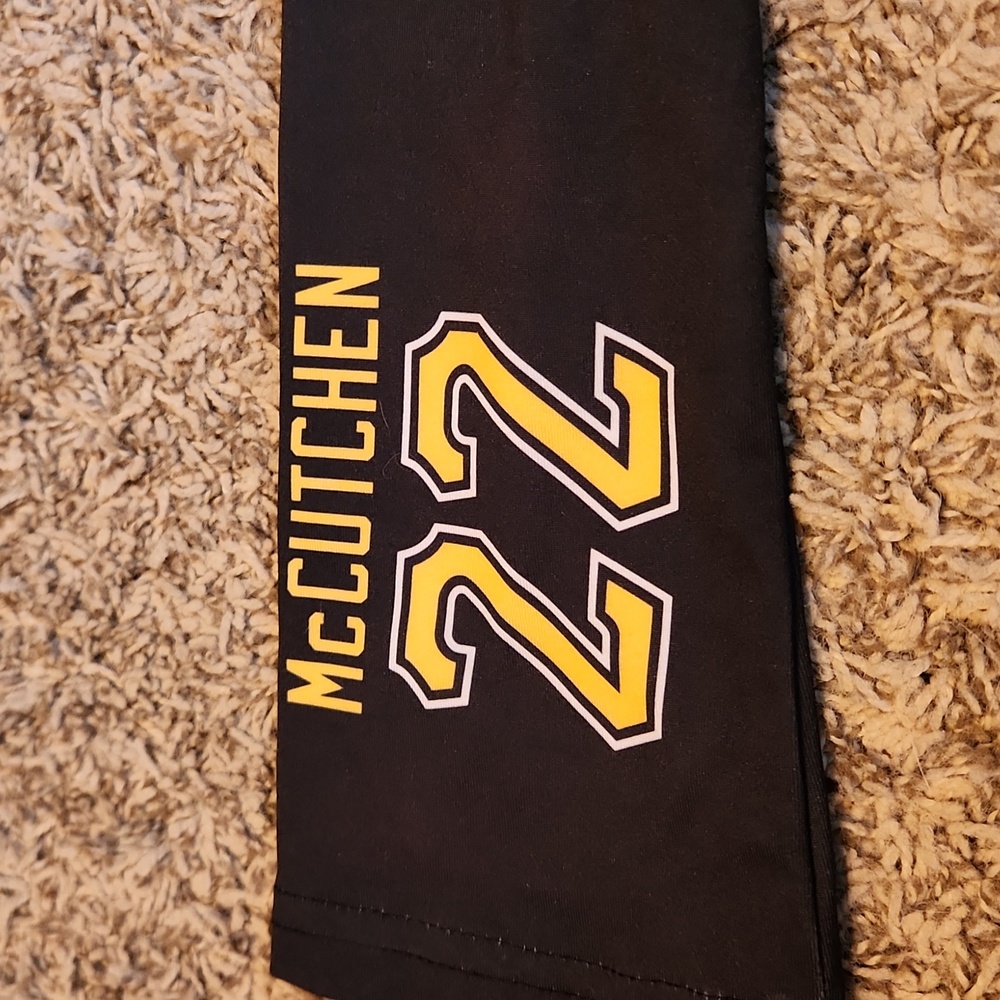 McCutchen #22 Pittsburgh Pirates Arm Sleeve - Picture 2 of 5